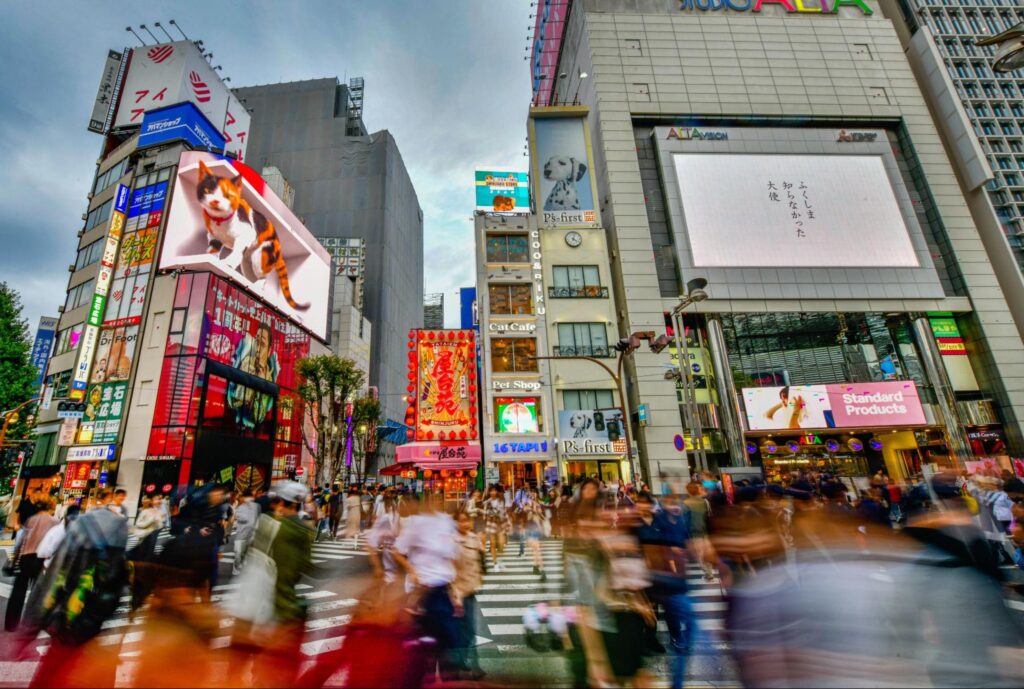 新宿アルタ前