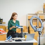 ライブ販売（ライブコマース）とは？国内と越境での販売方法やプラットフォームを紹介